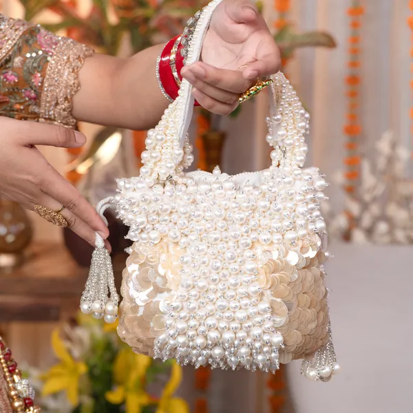 Elysia_Ivory_Pearl_Potli